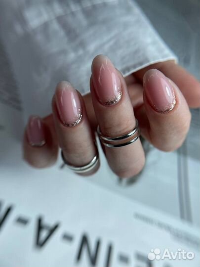 Модель на маникюр