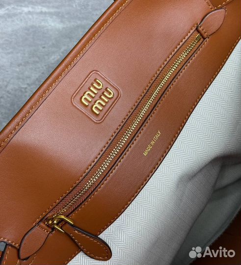 Сумка с ручками кожаная MIU MIU коричневая