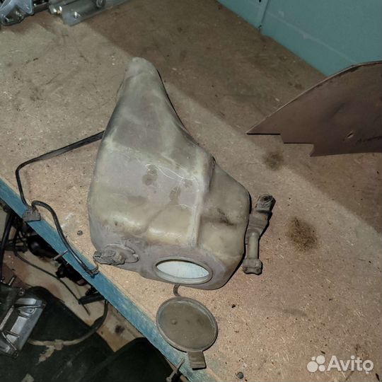 Бочек омывателя мерседес 124