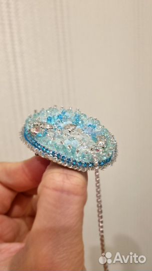 Брошь ручной работы из бисера