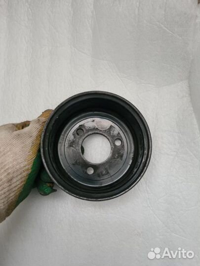 Шкив помпы Land Rover Discovery 3 2.7 TDI 2008