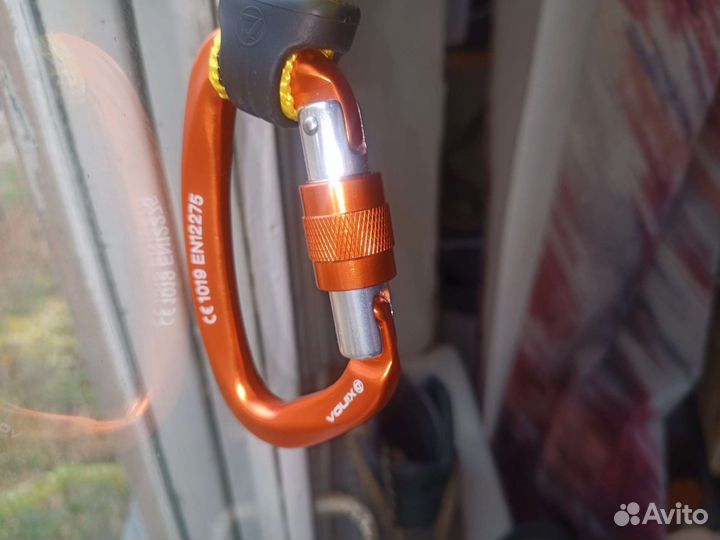 Карабины разные для альпинизма 2500кг.на разрыв