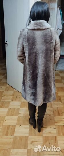 Шуба из цегейки со вставками каракуля