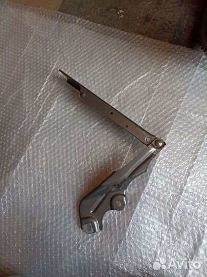 Петля капота левая Audi A6