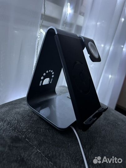 Беспроводная зарядка для iPhone 3 в 1