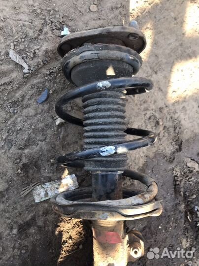 Передняя левая стойка toyota corolla verso