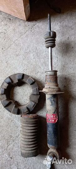 Стойка передняя Nissan Primera P10 - P11