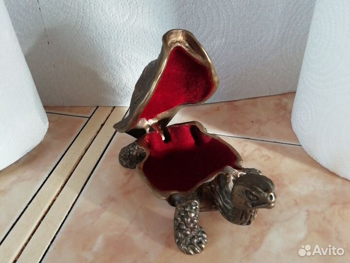 Бронзовая шкатулка