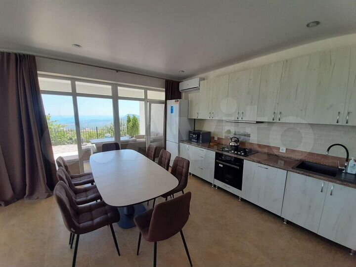 Коттедж 220 м² на участке 8 сот.