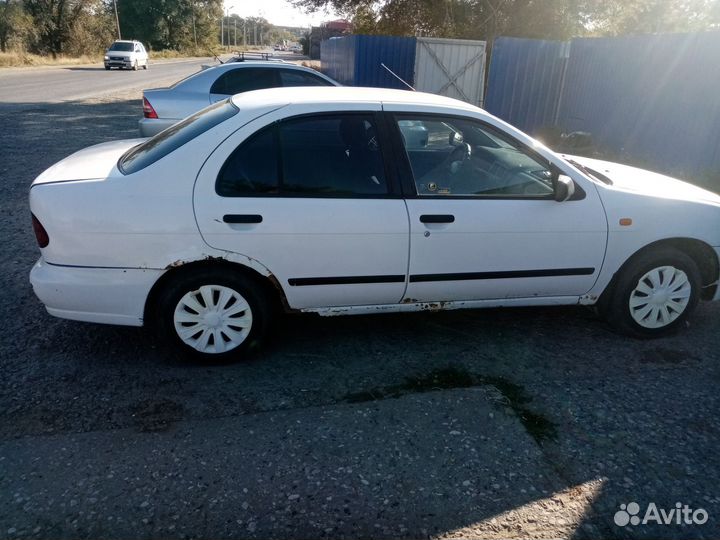 Nissan Almera 1.6 AT, 1997, 300 000 км