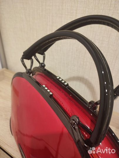 Сумка лаковая