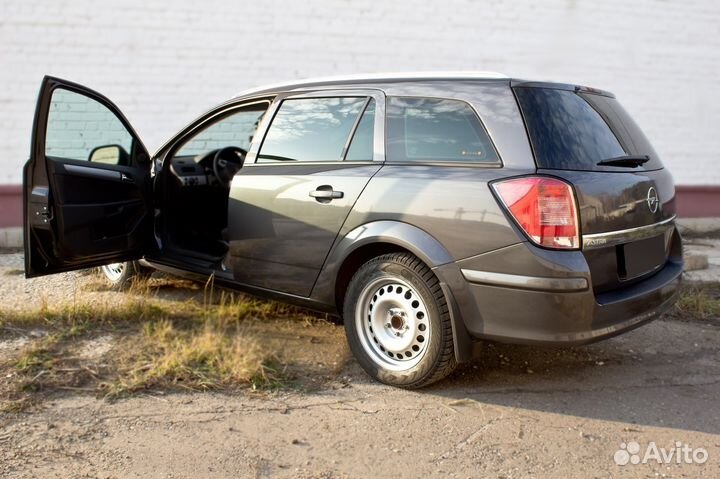 Накладки на пороги Opel Astra H (04-15) RA