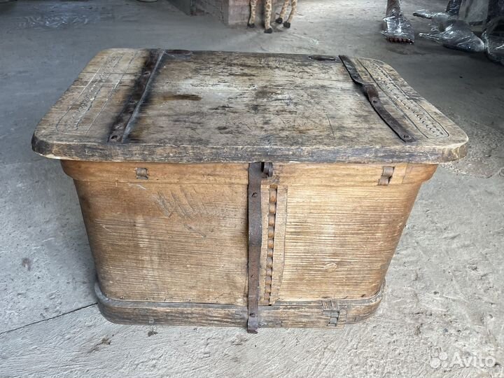 Сундук деревянный