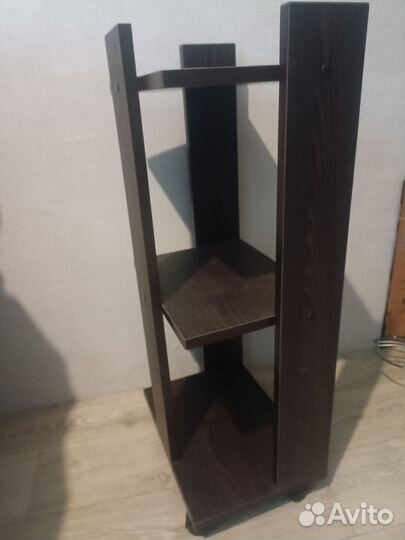 Стеллаж на колесиках