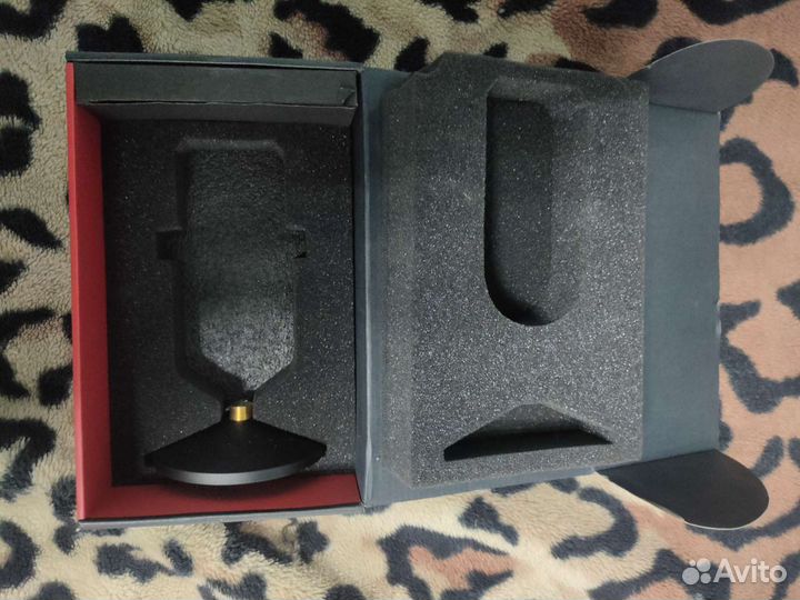 Микрофон Thronmax M4 + стойка