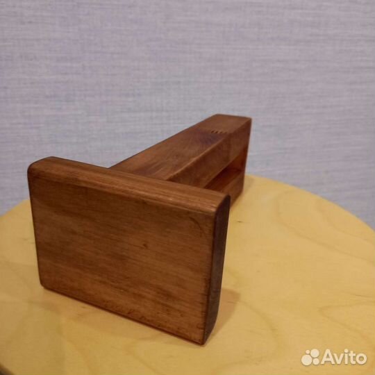 Подставка для наушников из дерева