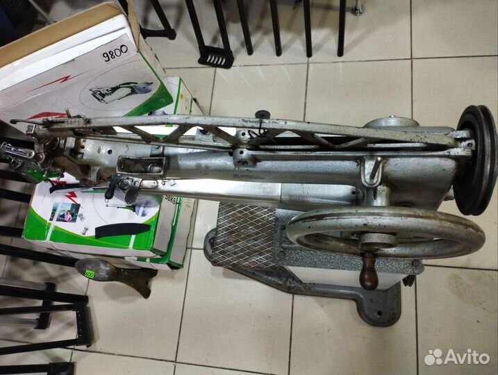 Рукавная швейная машинка Минерва