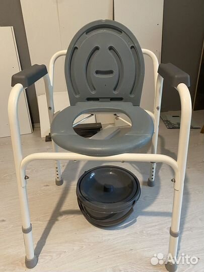 Санитарный стул для инвалидов