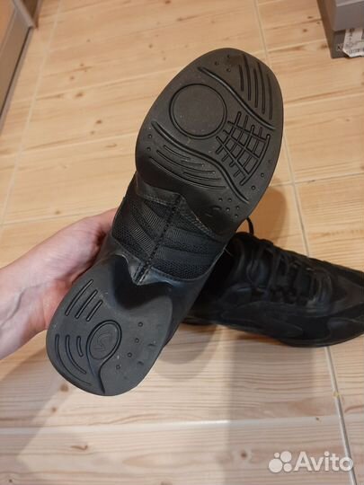 Танцевальные кроссовки