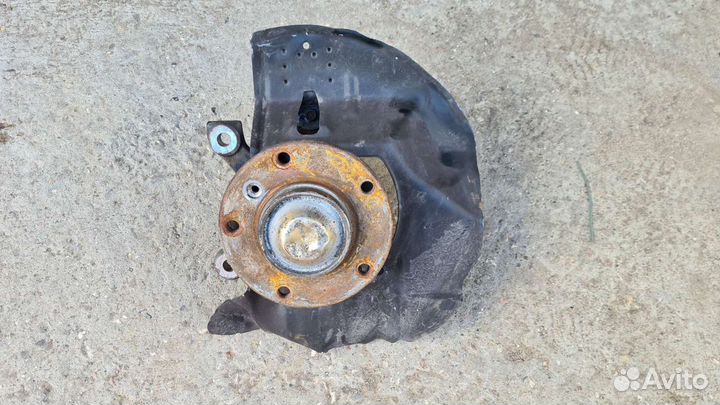 Поворотный кулак передний левый Бмв Е-46