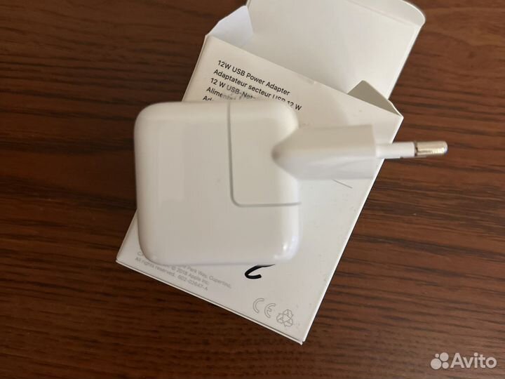 Адаптер питания Apple USB мощностью 12 Вт