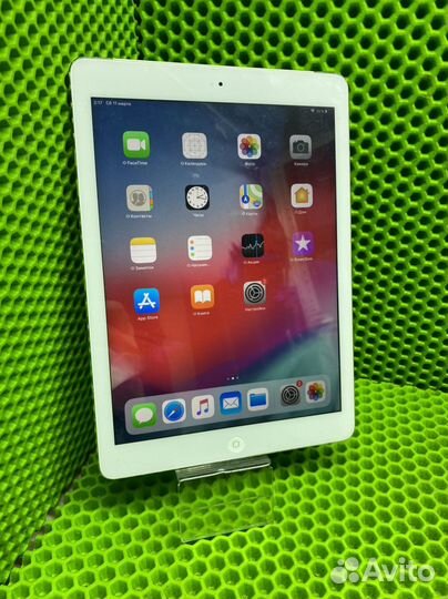 Планшет Apple iPad Air 32Gb Wi-Fi