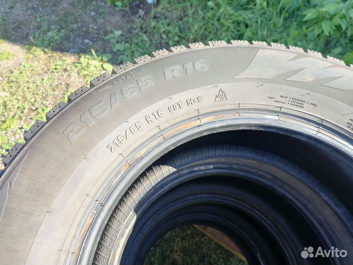 Pirelli Formula Ice 215/65 R16 98T
