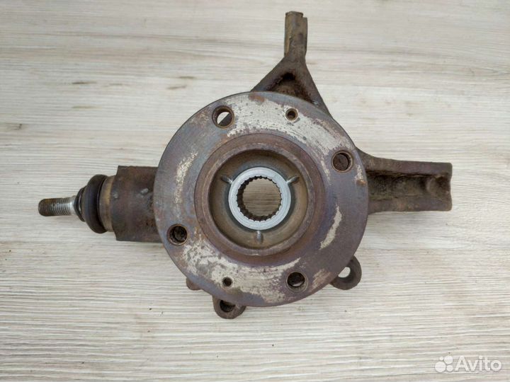 Поворотный кулак правый Citroen C4 Peugeot 307