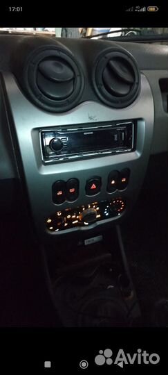 Рамка магнитолы Renault Logan