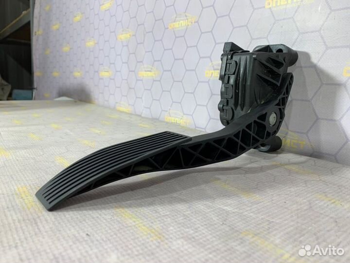 Педаль газа Opel Astra H Z16XEP 2006