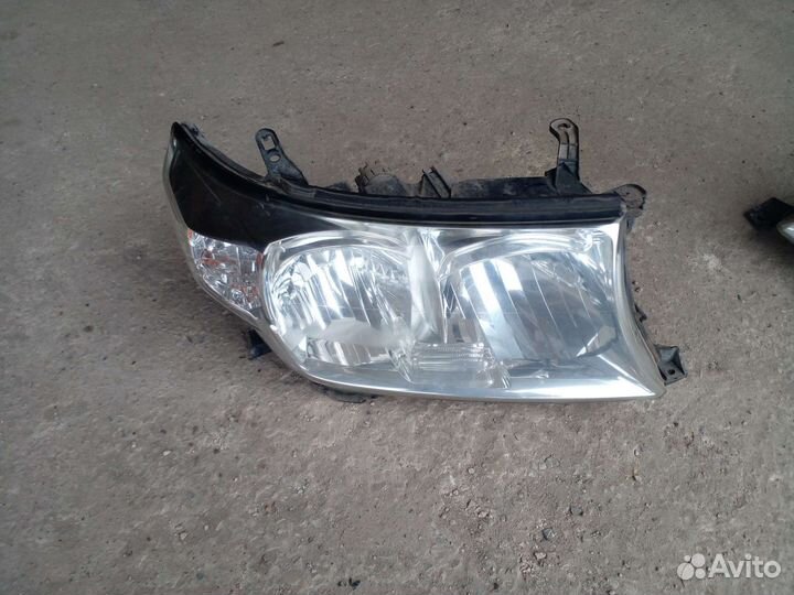 Фара правая Toyota Land Cruiser 200 2011 год