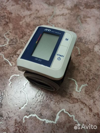 Тонометр AND UB-202 автоматический, на запястье