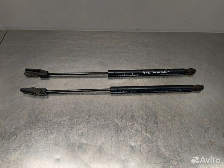 Упор крышки багажника задний Mitsubishi Outlander