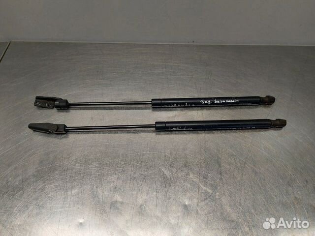 Упор крышки багажника задний Mitsubishi Outlander