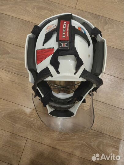 Хоккейный вратарский шлем