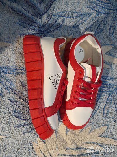 Продам кроссовки