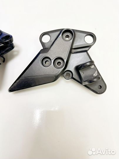 Кронштейн водителья правый Kawasaki z1000sx