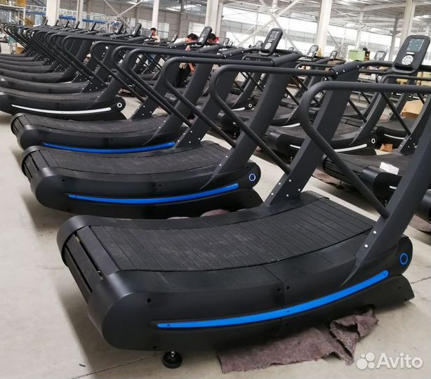 Беговая дорожка изогнутая