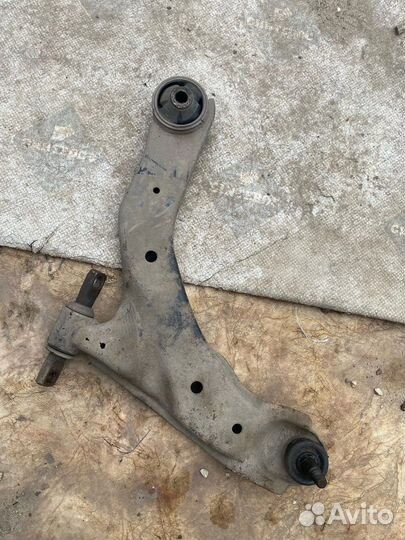 Продам передний рычаг на kia cerato 2005г