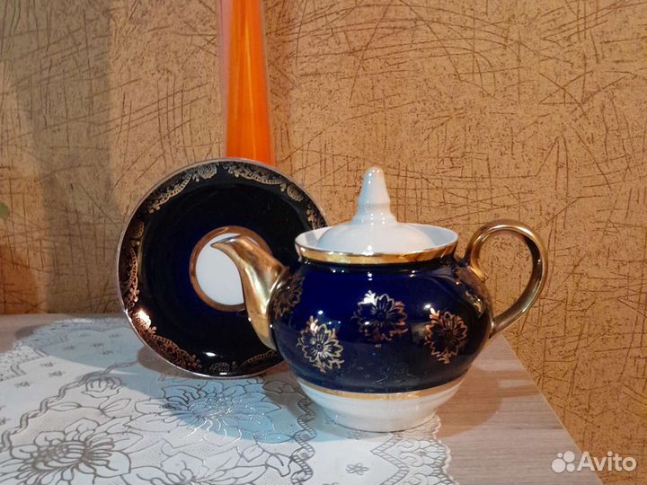 Чайник заварочный,блюдце