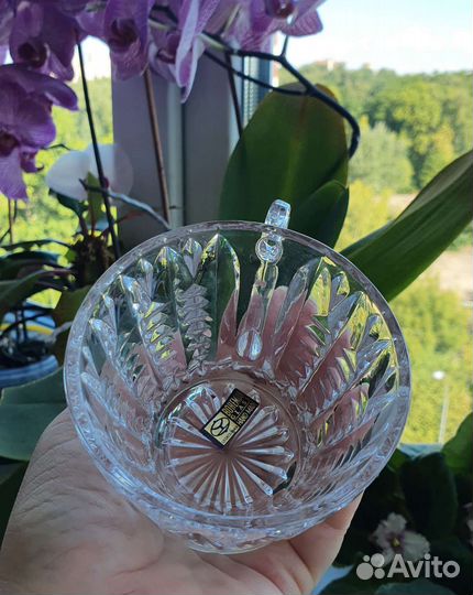 Хрустальные бокалы, чашки