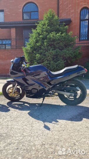 Suzuki gsx 250 Across
