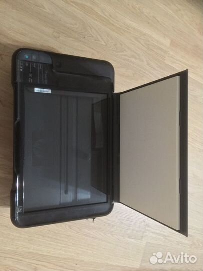 Принтер HP Deskjet F2423 струйный