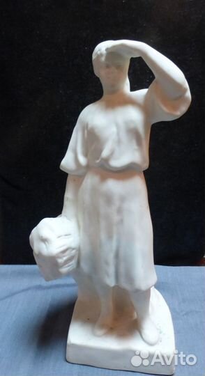 Статуэтка Колхозница со снопом. 1930-е гг