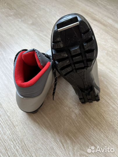 Детские лыжные ботинки