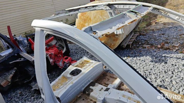 Стойка лобового стекла (банан) передняя правая Kia