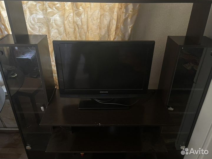 Стойка для TV и акустики и телевизор