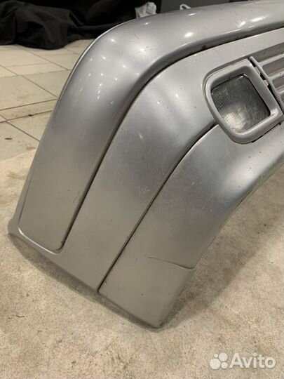 Передний бампер w210