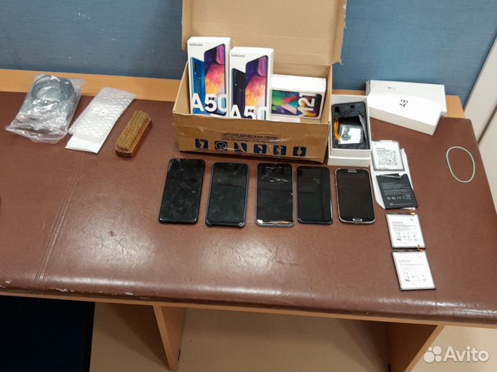 Коробка запчастей для телефонов