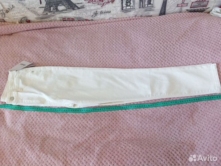 Белые женские джинсы